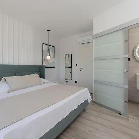 Maris Villa *
