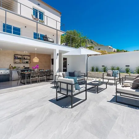 Maris Villa Mlini