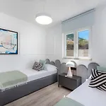 Maris Villa *