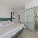 Maris Villa *