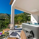 Maris Villa *