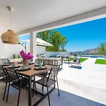 Maris Villa *