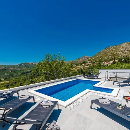 Maris Villa *