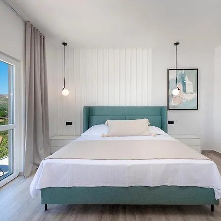 Maris Villa Mlini