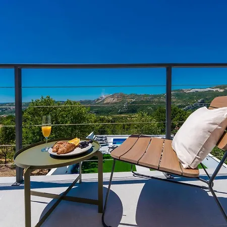 Maris Villa *