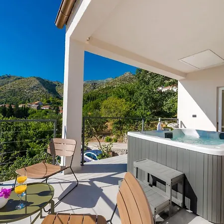 Maris Villa *